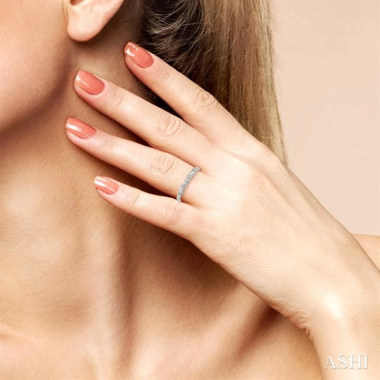 1/10 Ctw Marquise Shape Lattice Round Cut Diamond Wedding Band in 14K White Gold