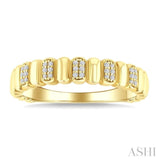 1/10 Ctw Ribbed Pod Shape Round Cut Diamond Fashion Band in 10K Yellow Gold