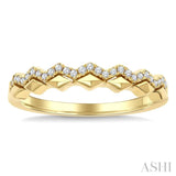 1/10 Ctw Geometric Zigzag Round Cut Diamond Petite Fashion Band in 10K Yellow Gold