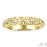 1/5 Ctw Pyramid Accent Round Cut Diamond Fashion Band in 10K Yellow Gold