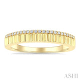 1/10 Ctw Ribbed Round Cut Diamond Fashion Band in 10K Yellow Gold