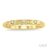 1/20 ctw Round Cut Diamond Wedding Band in 14K Yellow Gold